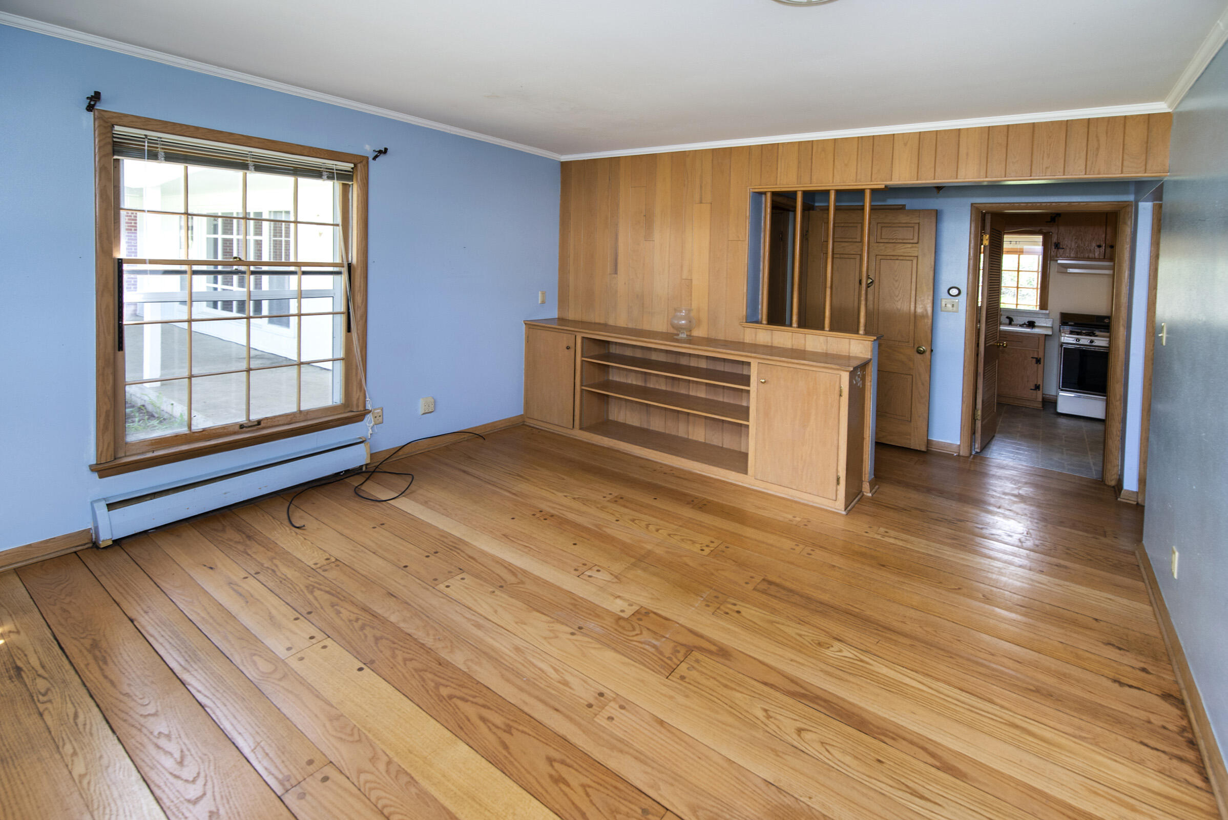127 East Fox Dale Road Glendale, WI 53217 - Photo 48 of 79 In-Law Suite Living Rm