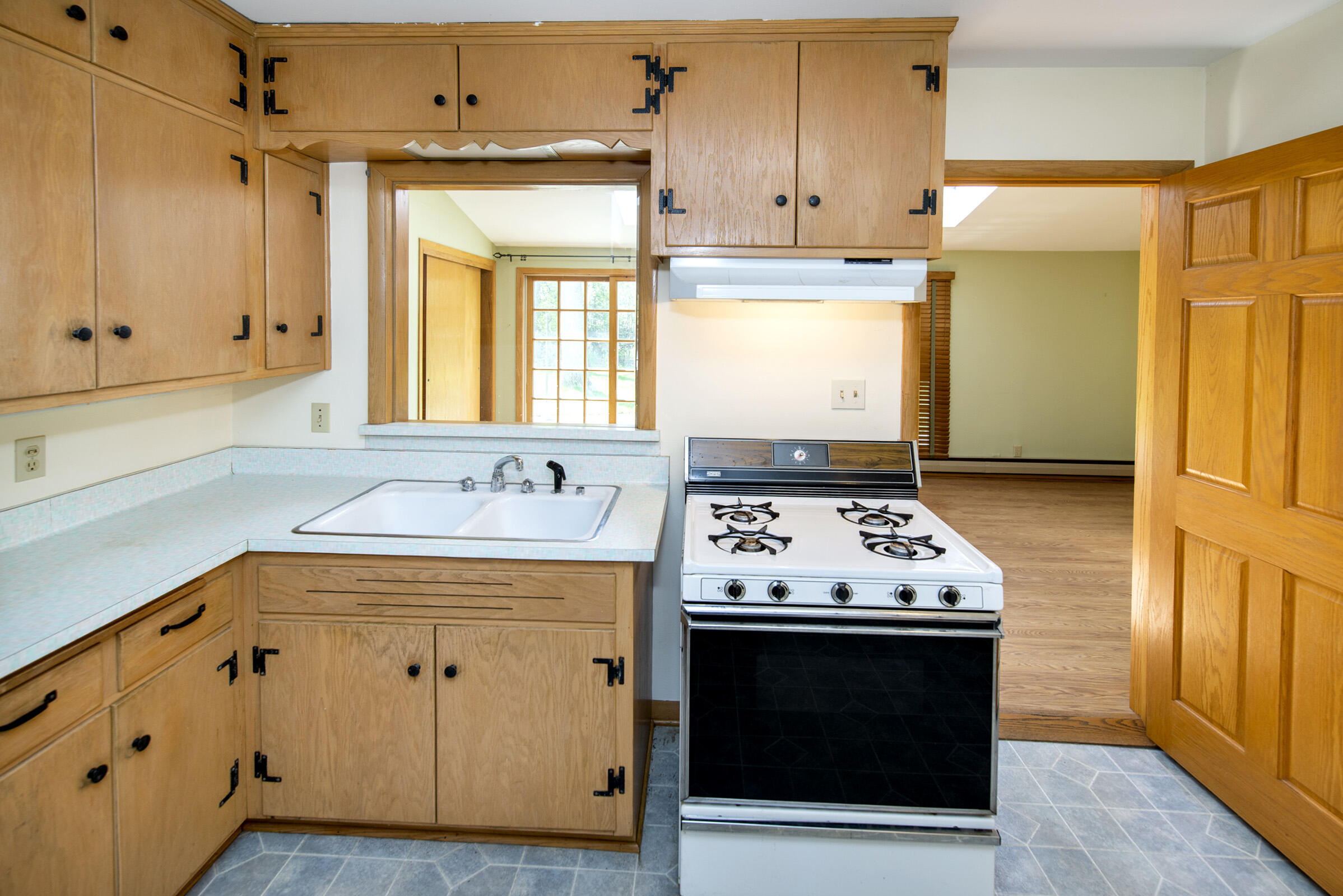 127 East Fox Dale Road Glendale, WI 53217 - Photo 50 of 79 In-Law Suite KIT