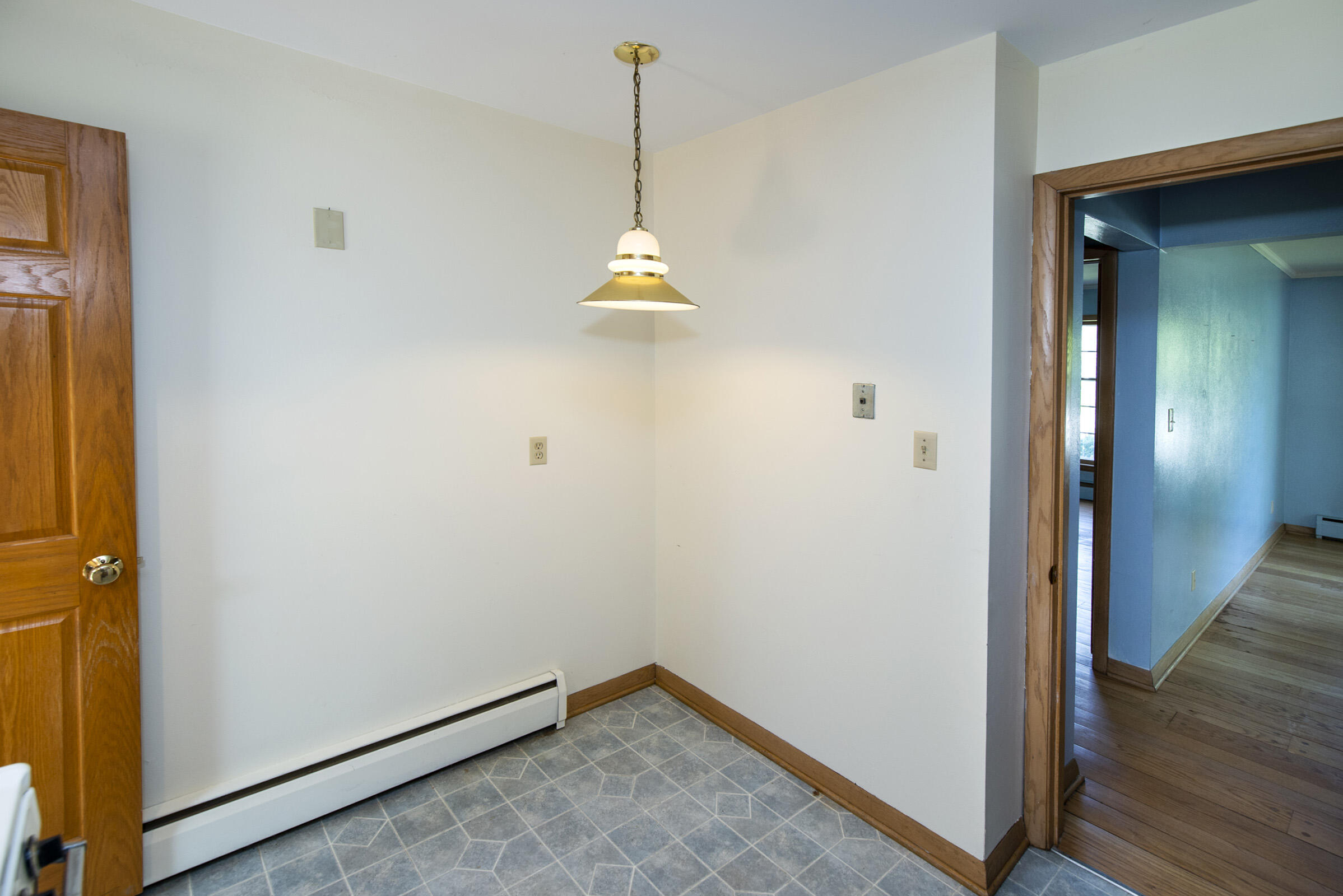 127 East Fox Dale Road Glendale, WI 53217 - Photo 52 of 79 In-Law Suite Dining