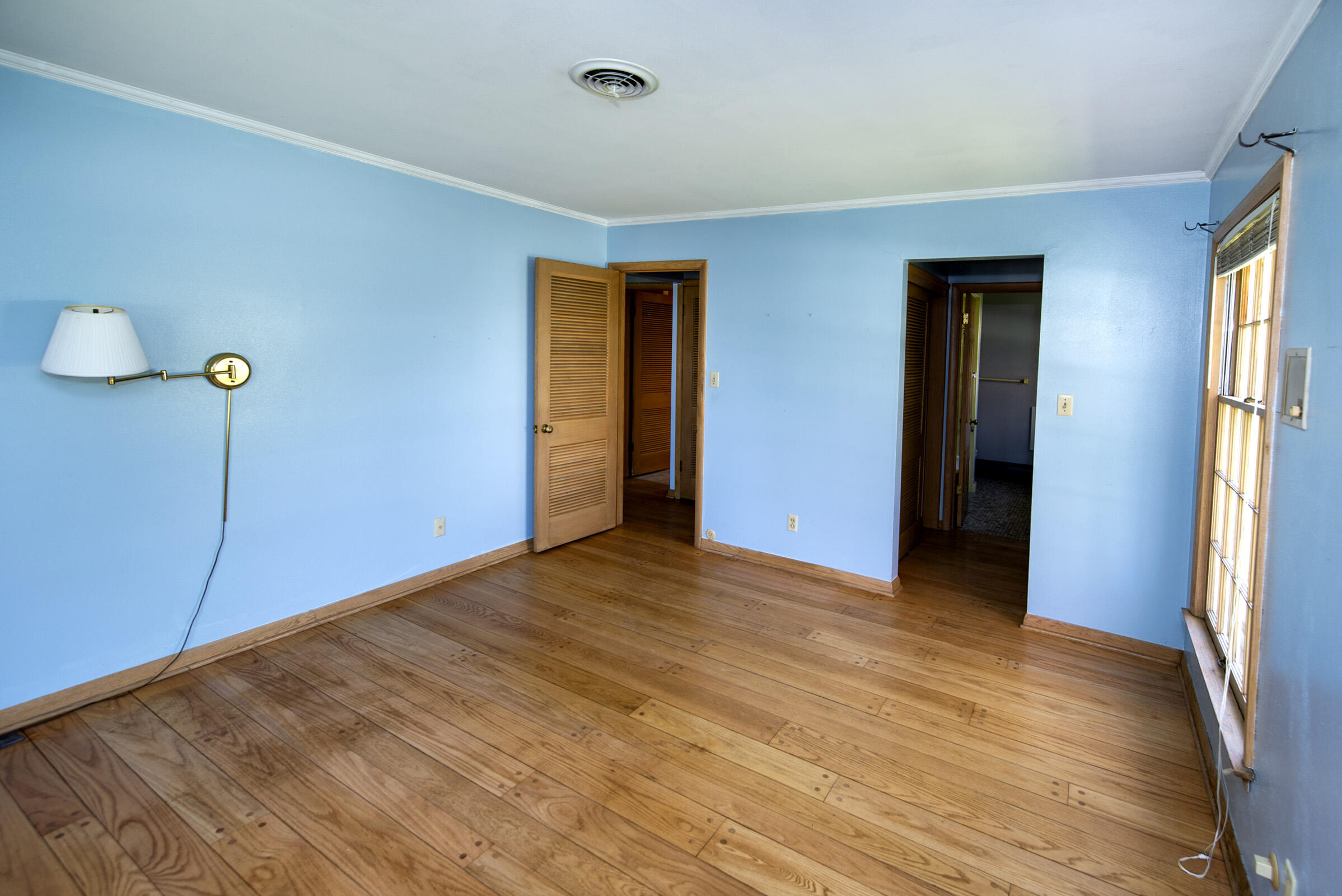 127 East Fox Dale Road Glendale, WI 53217 - Photo 54 of 79 In-Law Suite to Bath
