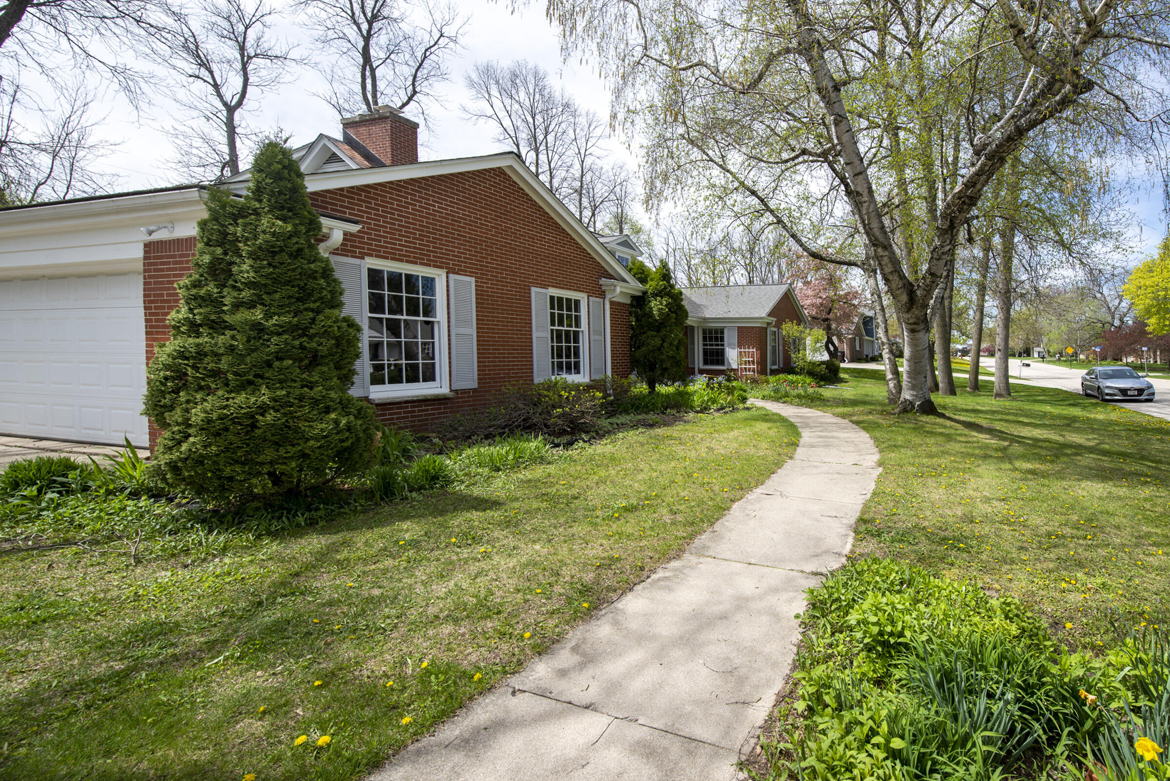 127 East Fox Dale Road Glendale, WI 53217 - Photo 73 of 79 Walk Way to Front Entry