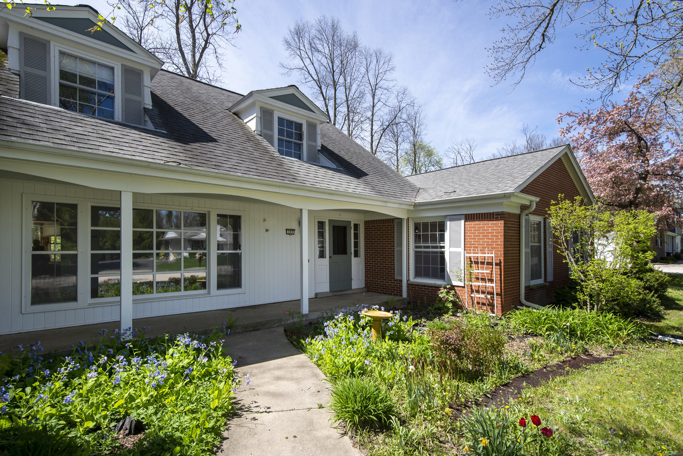 127 East Fox Dale Road Glendale, WI 53217 - Photo 75 of 79 Front Entry View
