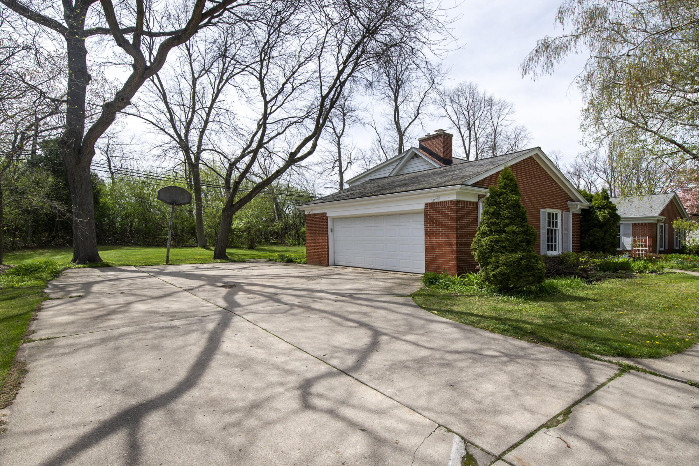 127 East Fox Dale Road Glendale, WI 53217 - Photo 8 of 79 Two Car Garage
