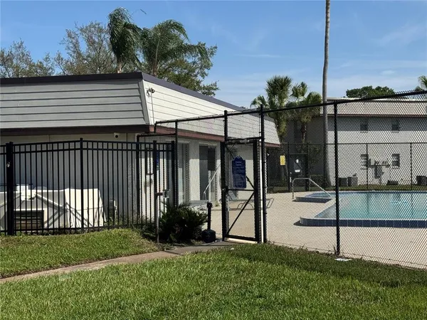 $229,995 | 122 Windtree Lane, Unit O204, Winter Garden, FL 34787