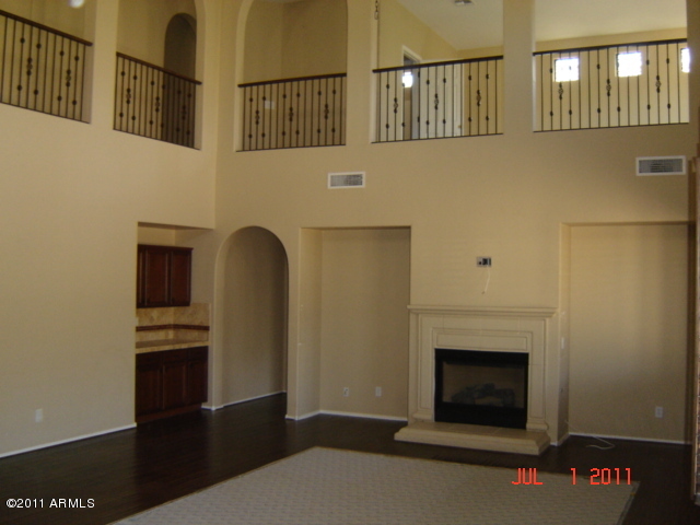 2439 West Mineral Road Phoenix, AZ 85041 - Photo 6 of 18 living room