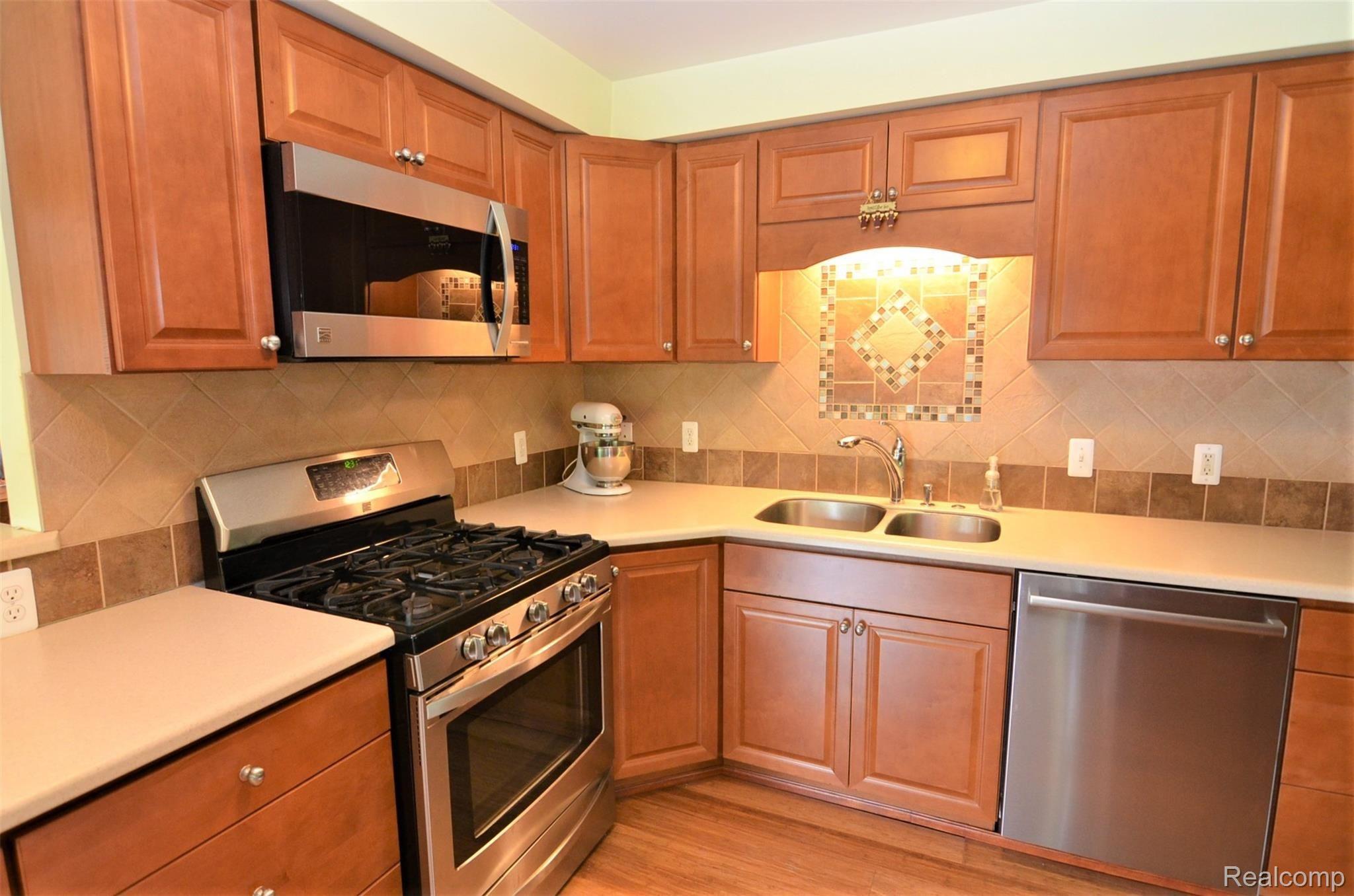 8388 Buckell Lake Road Holly, MI 48442 - Photo 6 of 22 PREMIUM COUNTER & CABINETS & STAINLESS APPLIANCES