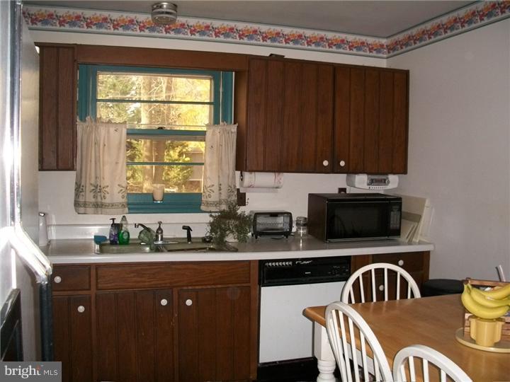 713 Tryens Road Aston, PA 19014 - Photo 2 of 11 Kitchen