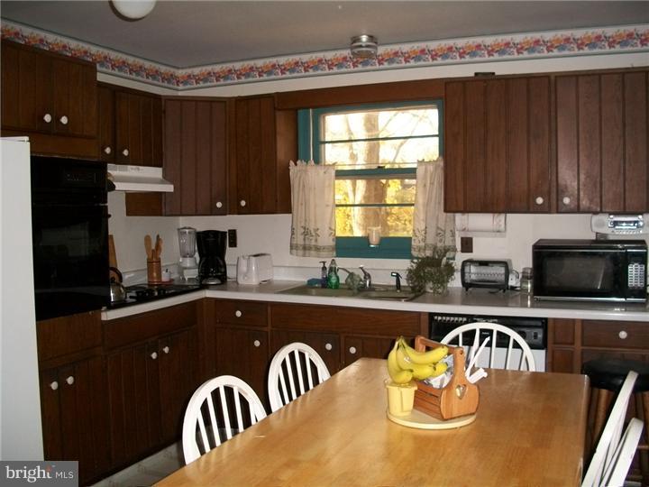 713 Tryens Road Aston, PA 19014 - Photo 3 of 11 Kitchen