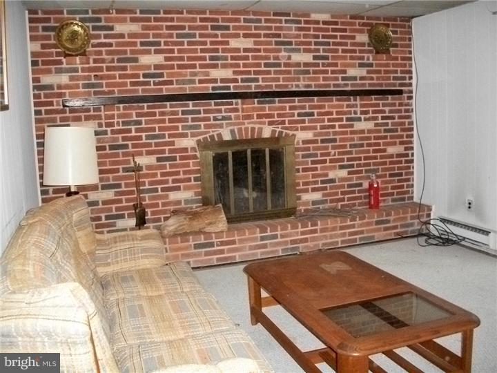 713 Tryens Road Aston, PA 19014 - Photo 4 of 11 Family Room