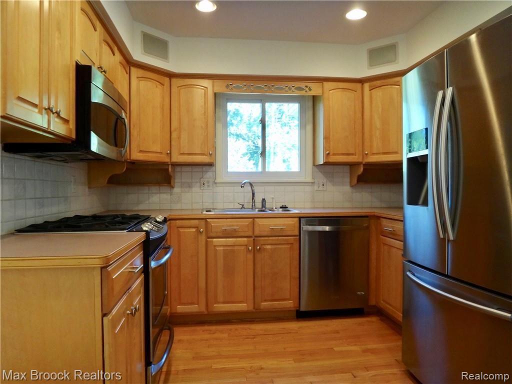 2750 Mohawk Lane Rochester Hills, MI 48306 - Photo 14 of 32