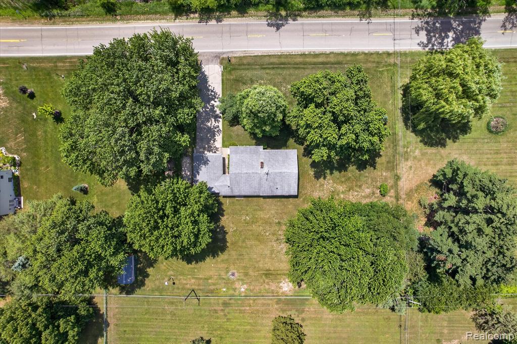 11141 Spencer Road Brighton, MI 48114 - Photo 3 of 46