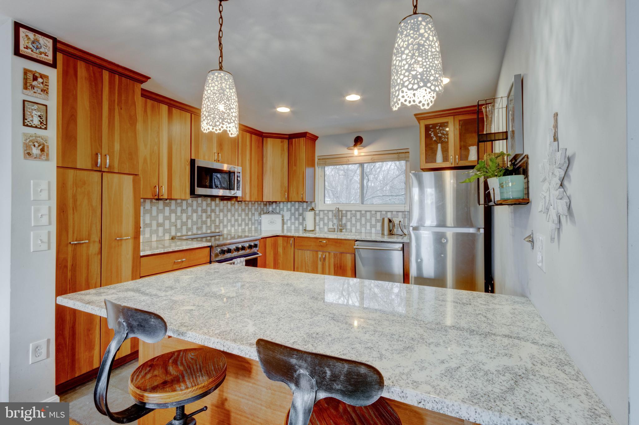 623 Truxton Road Annapolis, MD 21409 - Photo 6 of 42 Granite breakfast bar and wine frig too