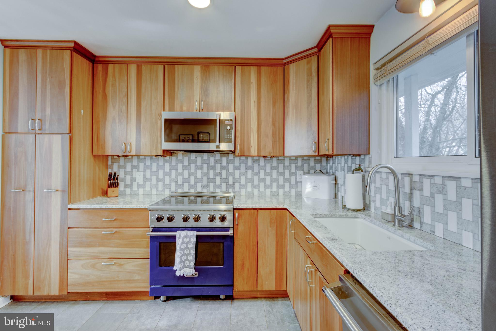623 Truxton Road Annapolis, MD 21409 - Photo 8 of 42 Eye catching back splash & butlers pantry