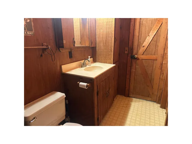 a black and white photo of a room