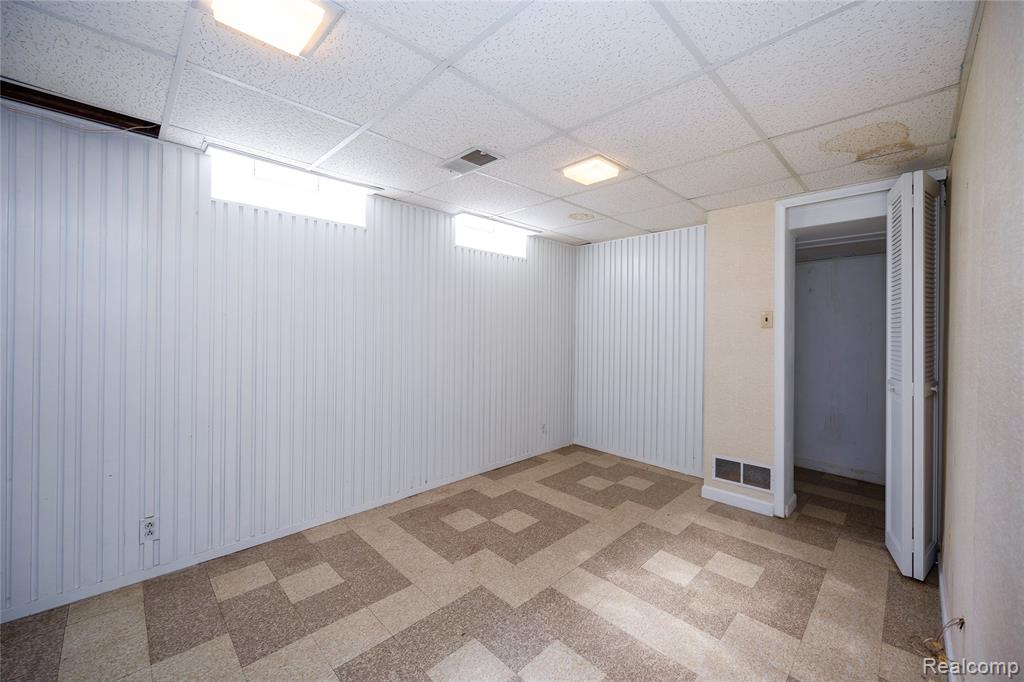 5646 Cambourne Road Dearborn Heights, MI 48127 - Photo 41 of 42