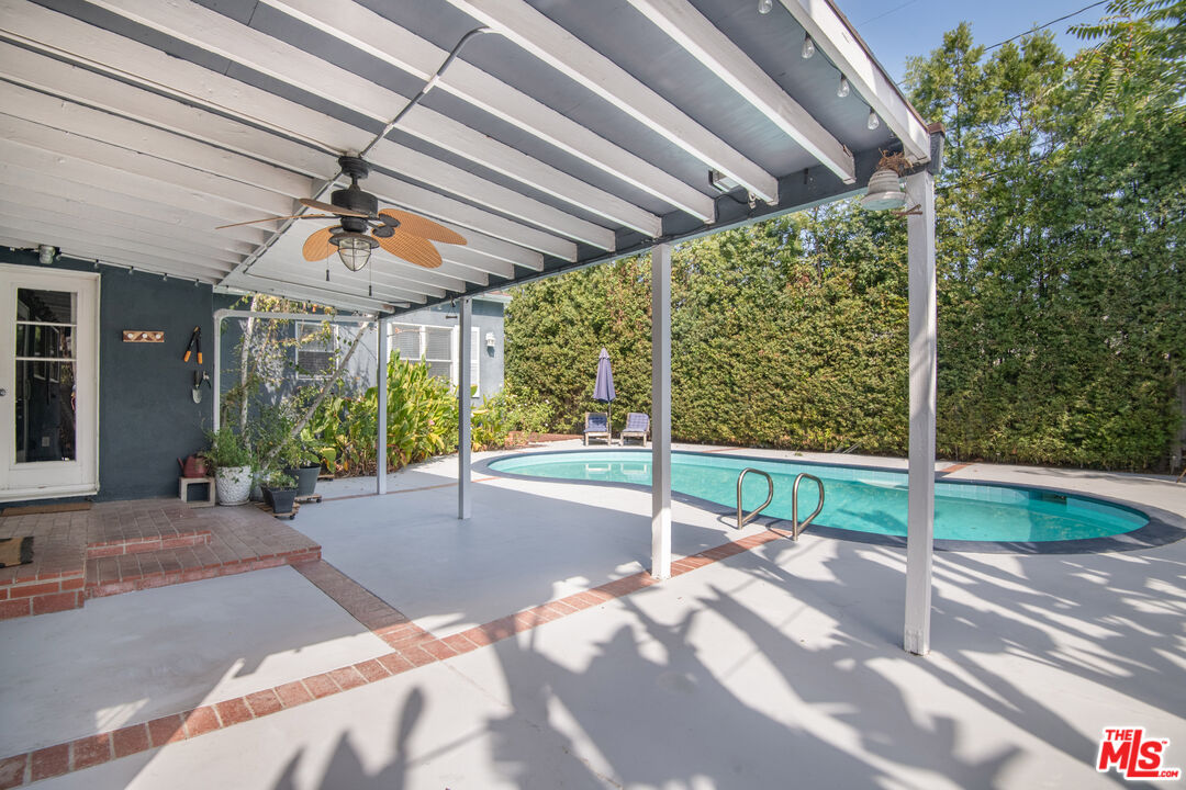 6218 Balcom Avenue Encino, CA 91316 - Photo 22 of 22 a view of a porch