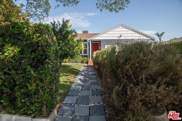 $5,500 | 6218 Balcom Avenue, Encino, CA 91316