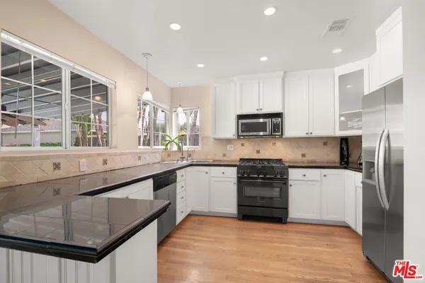 $5,500 | 6218 Balcom Avenue, Encino, CA 91316