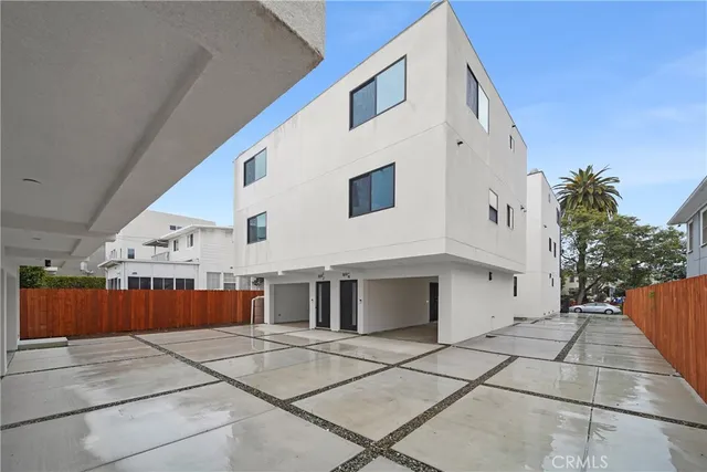 $3,395,000 | 171 South Hoover Street, Los Angeles, CA 90004