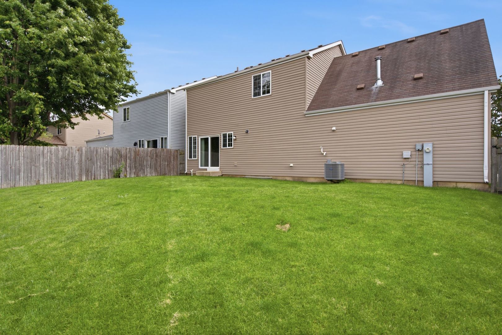 1758 Edith Lane Aurora, IL 60504 - Photo 23 of 28 a front view of house with yard and green space