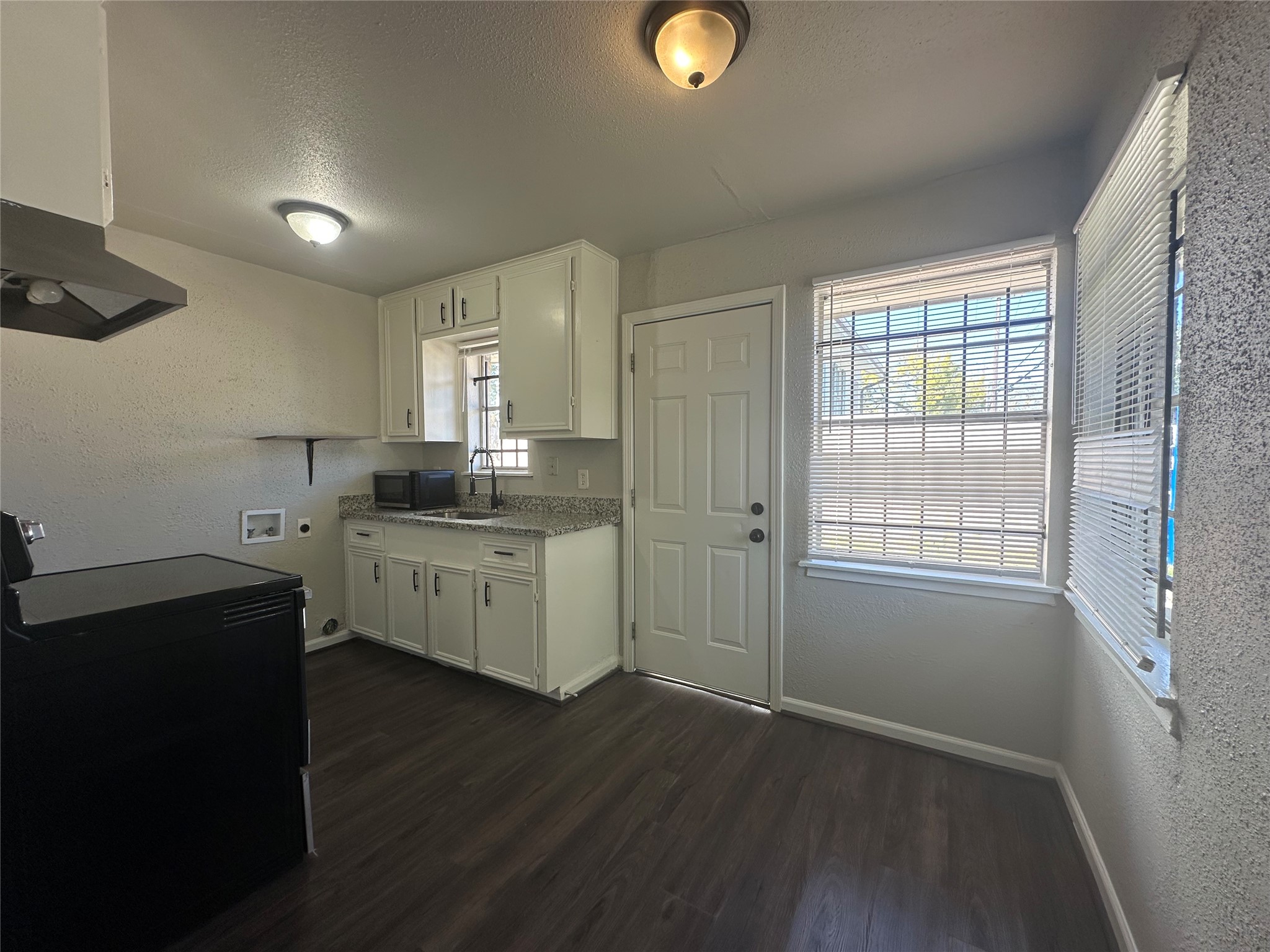 3811 Cornell Street, Unit B Houston, TX 77022 - Photo 2 of 10