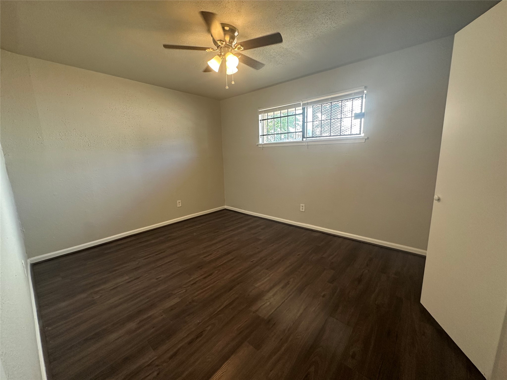 3811 Cornell Street, Unit B Houston, TX 77022 - Photo 5 of 10