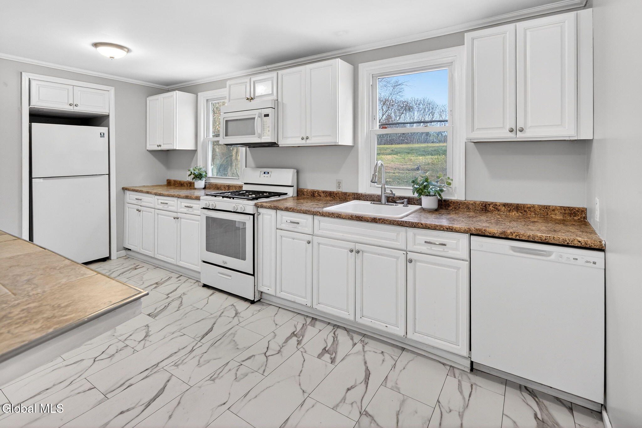 335 Albany Shaker Road Colonie, NY 12211 - Photo 9 of 27 Interior 05