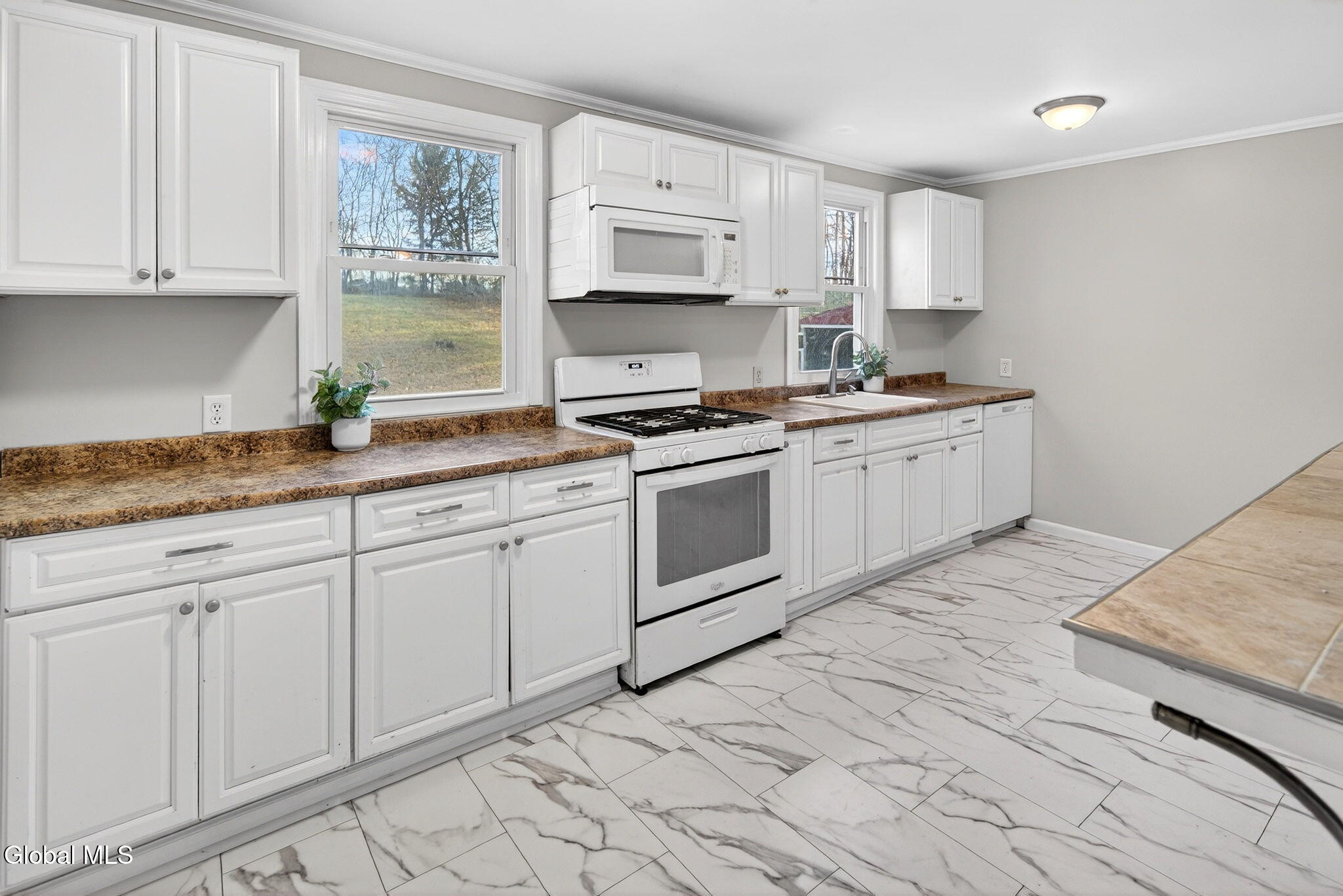 335 Albany Shaker Road Colonie, NY 12211 - Photo 10 of 27 Interior 06