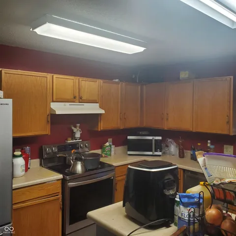 $379,900 | 1324 Castleford Lane, Indianapolis, IN 46234