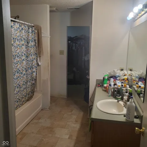 $379,900 | 1324 Castleford Lane, Indianapolis, IN 46234