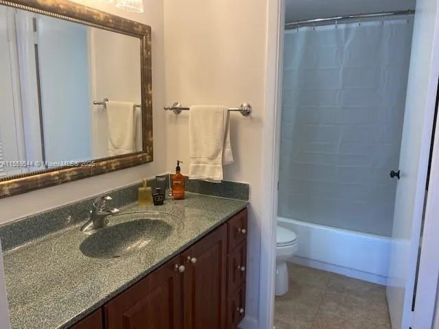 $2,800 | 6039 Collins Avenue, Unit 1110, Miami Beach, FL 33140