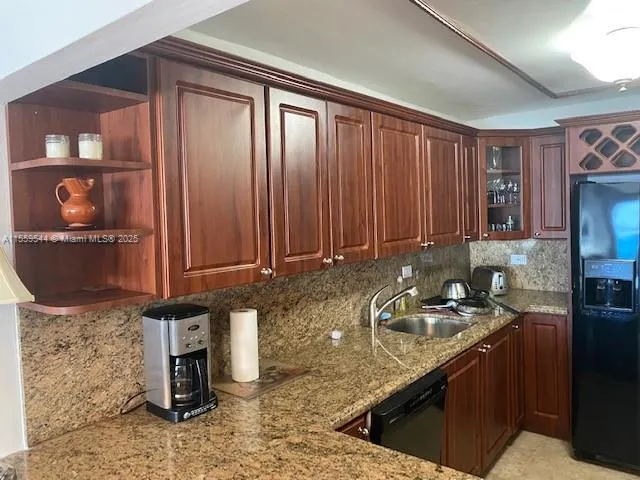 $2,800 | 6039 Collins Avenue, Unit 1110, Miami Beach, FL 33140