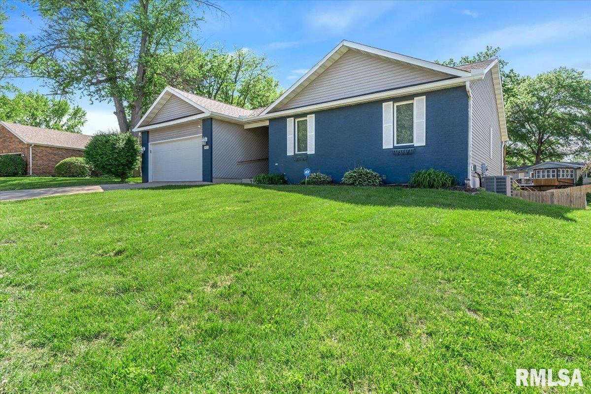 45 Royal Road Springfield, IL 62702 - Photo 3 of 38