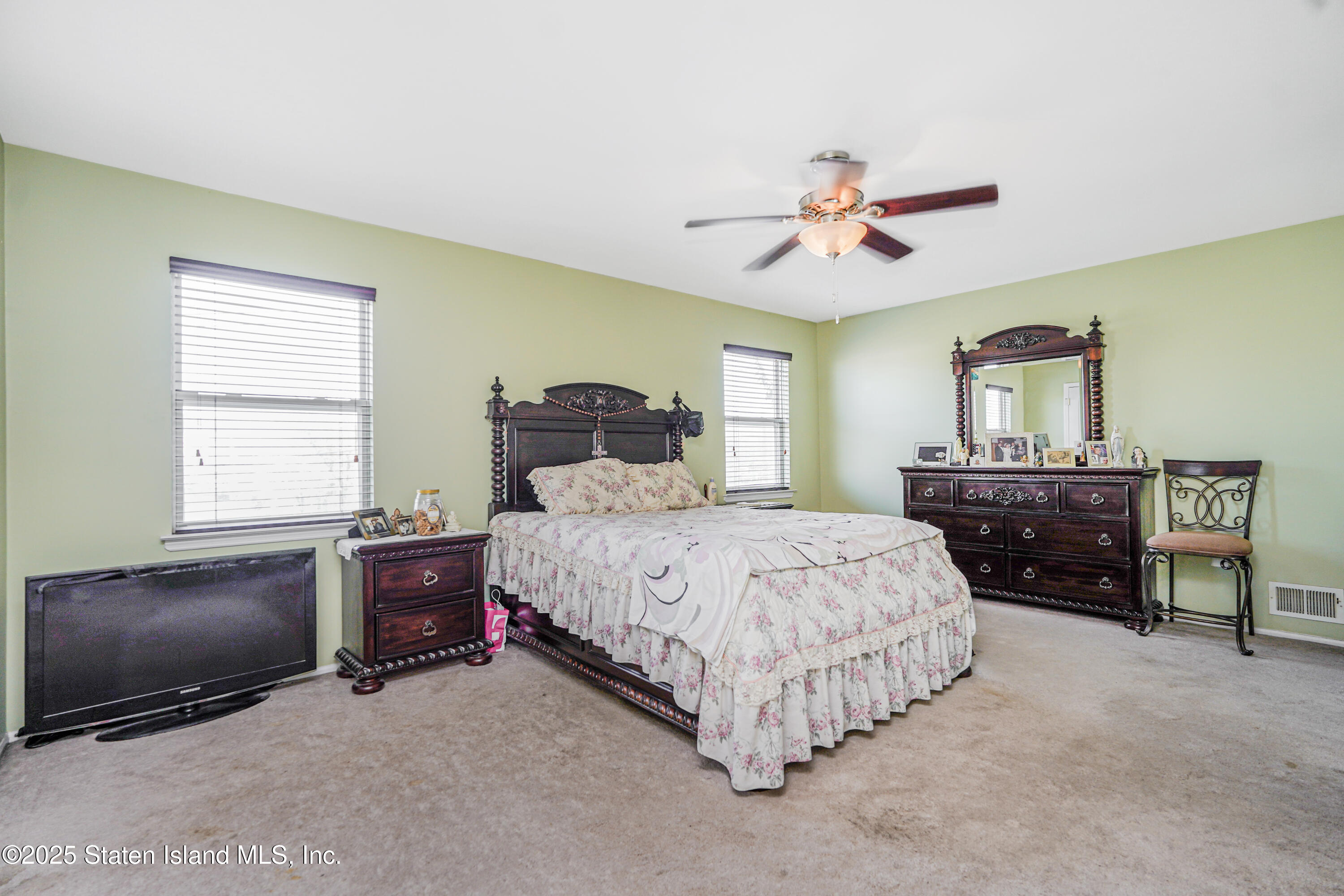 68 Erika Loop Staten Island, NY 10312 - Photo 26 of 29 Photo Apr 24 2025, 4 25 03 AM