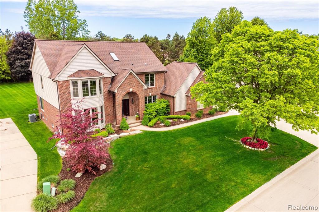 1202 Lakeview Drive Rochester Hills, MI 48306 - Photo 1 of 34