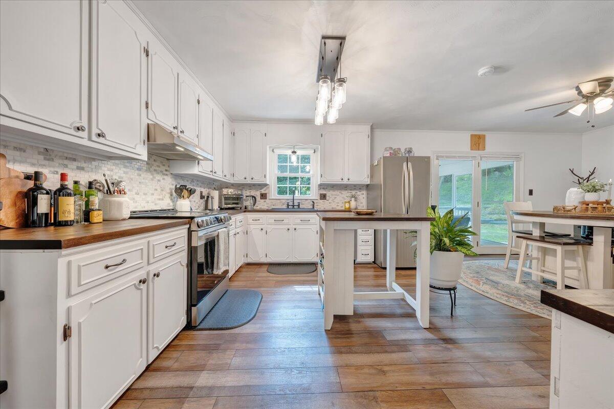 240 Lakeshore Terrace Road Hardy, VA 24101 - Photo 8 of 102 008-MIB07821