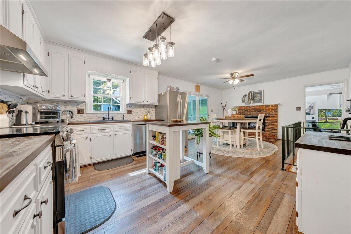 240 Lakeshore Terrace Road Hardy, VA 24101 - Photo 9 of 102 009-MIB07818