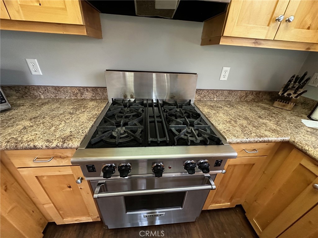 2551 Rim Of The World Drive Running Springs, CA 92382 - Photo 12 of 43 Wolf Stove and oven