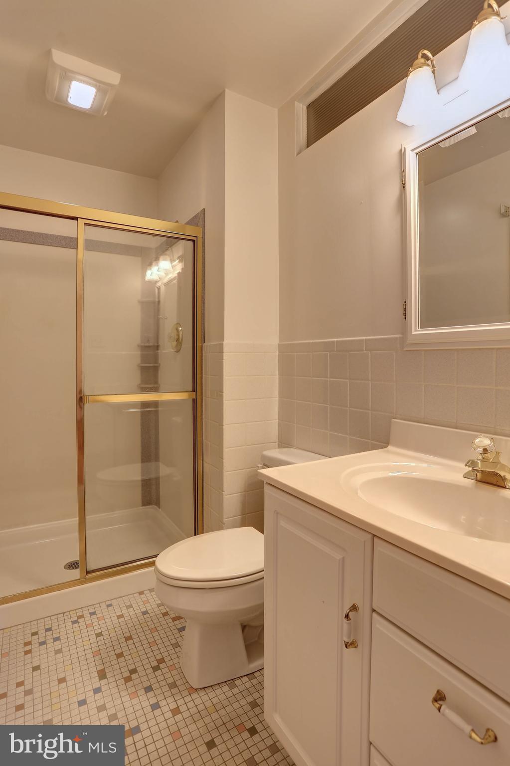5102 Durham Road East Columbia, MD 21044 - Photo 19 of 54 Primary Bath