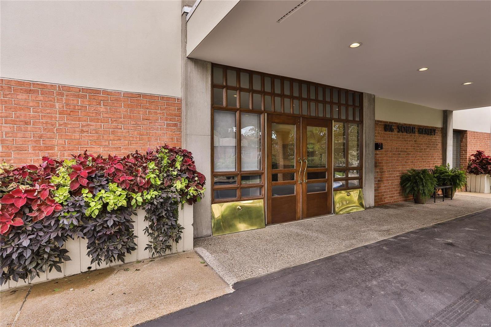 816 South Hanley Road, Unit 14A St. Louis, MO 63105 - Photo 2 of 50