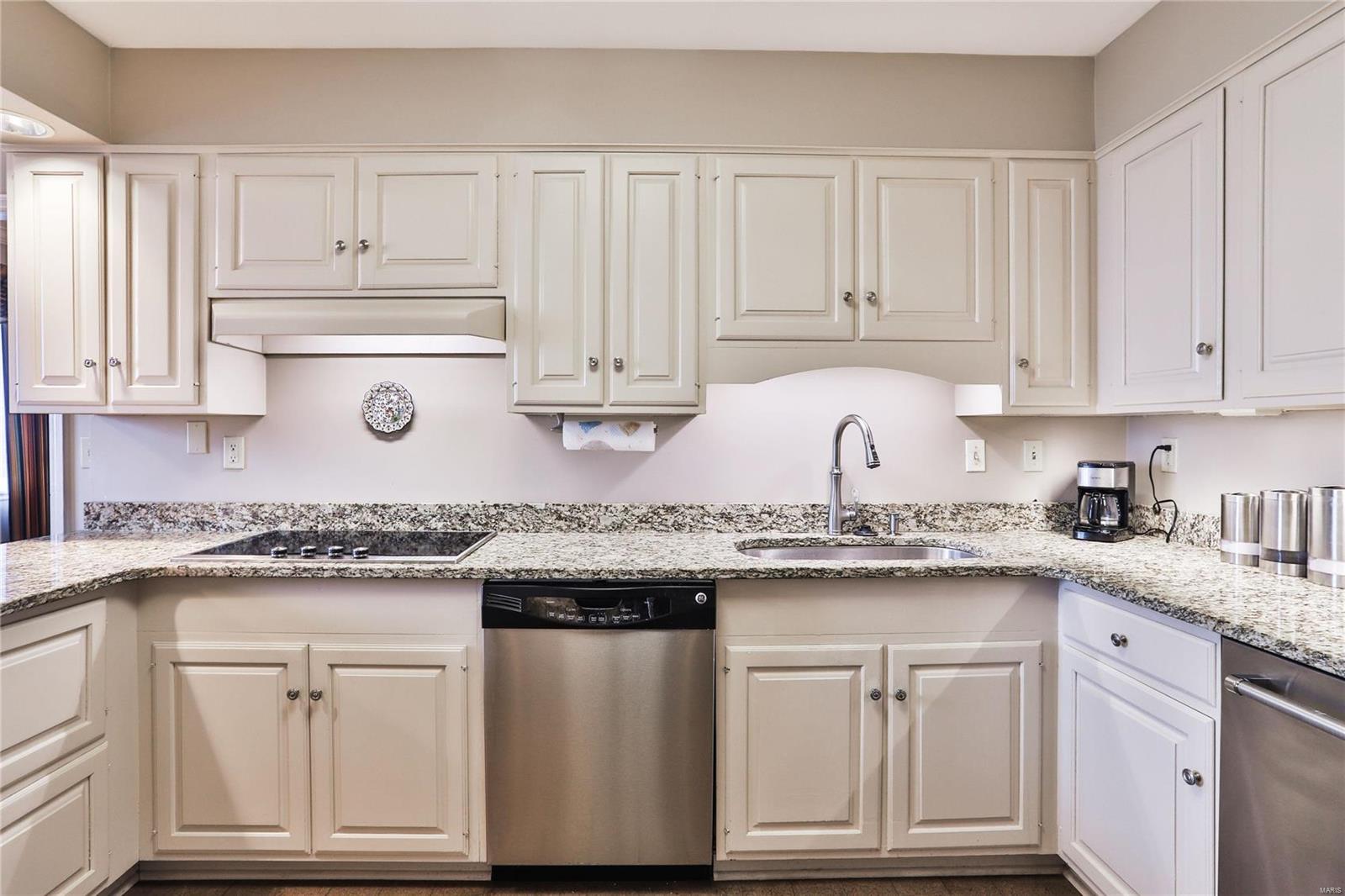 816 South Hanley Road, Unit 14A St. Louis, MO 63105 - Photo 17 of 50