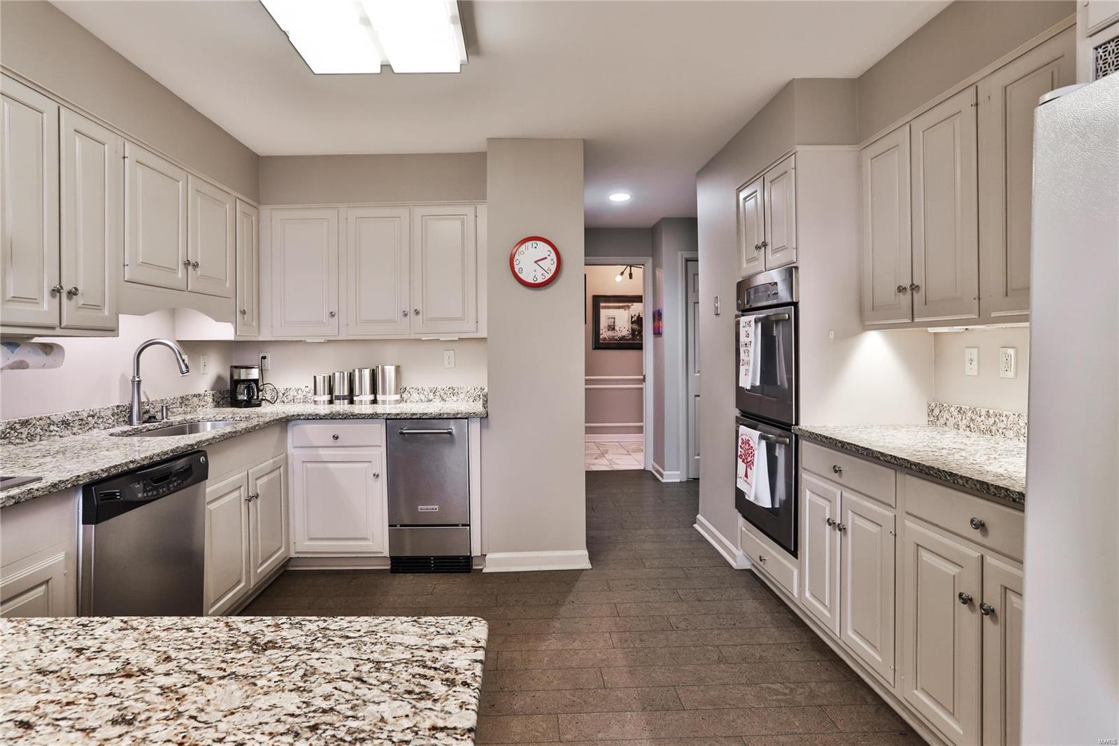 816 South Hanley Road, Unit 14A St. Louis, MO 63105 - Photo 18 of 50