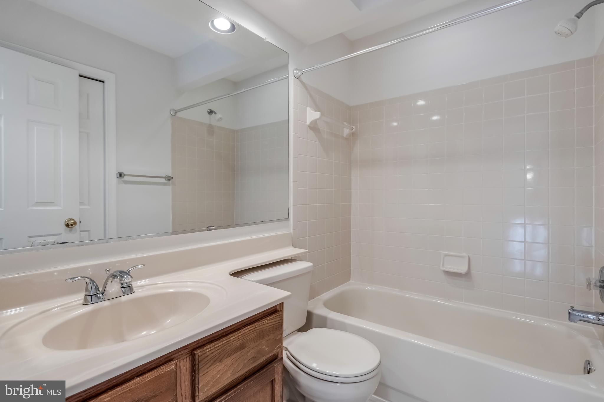 45550 Whitcomb Square Sterling, VA 20166 - Photo 15 of 24 a bathroom with a sink toilet tub and shower