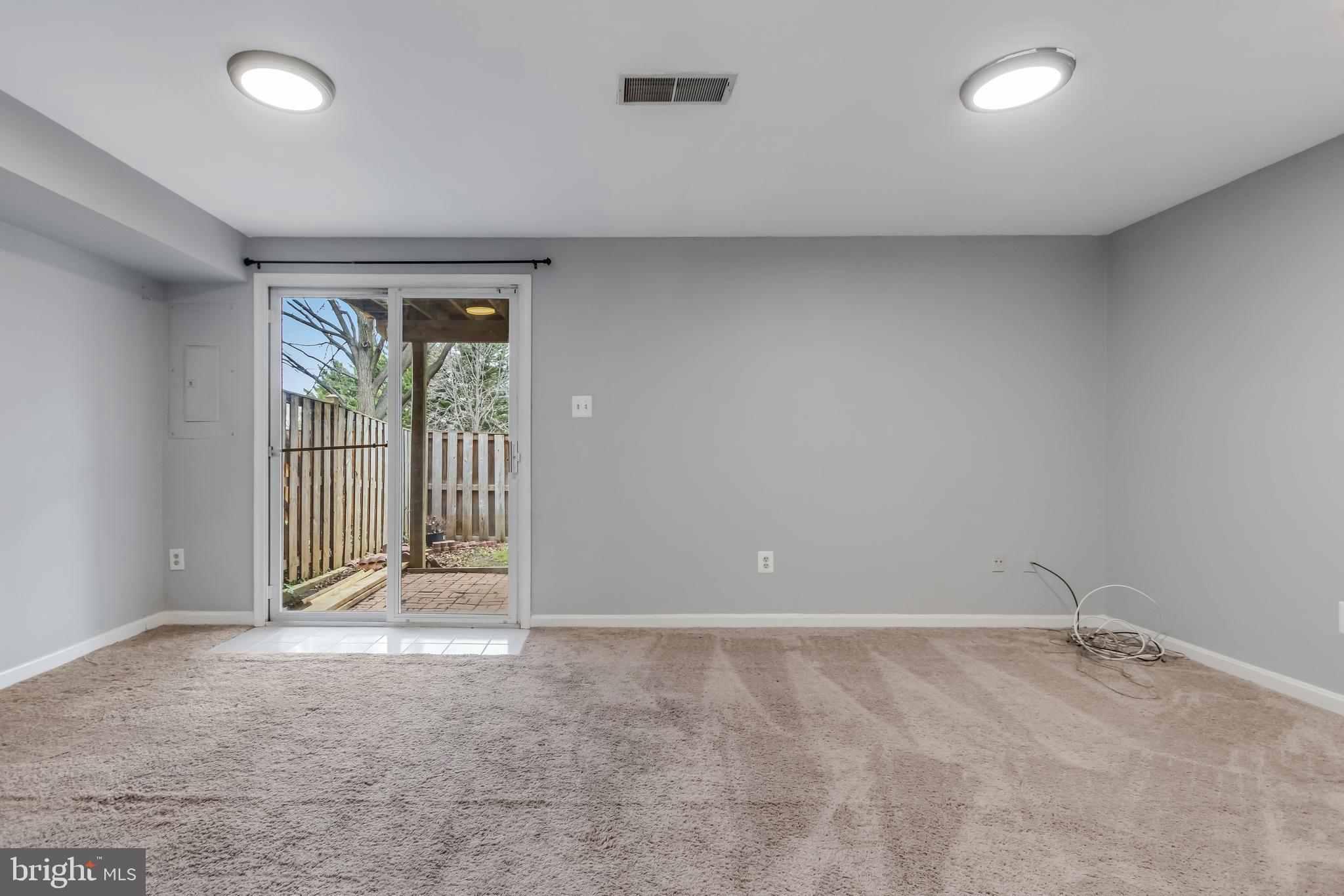 45550 Whitcomb Square Sterling, VA 20166 - Photo 18 of 24 an empty room with sliding door