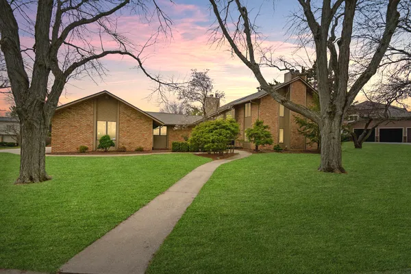 $475,000 | 37 Pendleton Way, Bloomington, IL 61704