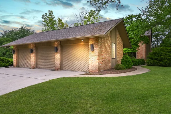 $475,000 | 37 Pendleton Way, Bloomington, IL 61704