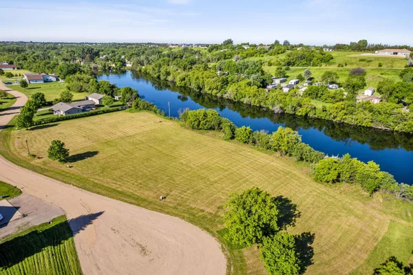 $64,500 | 1803 Island Park Drive, Jamestown, ND 58401