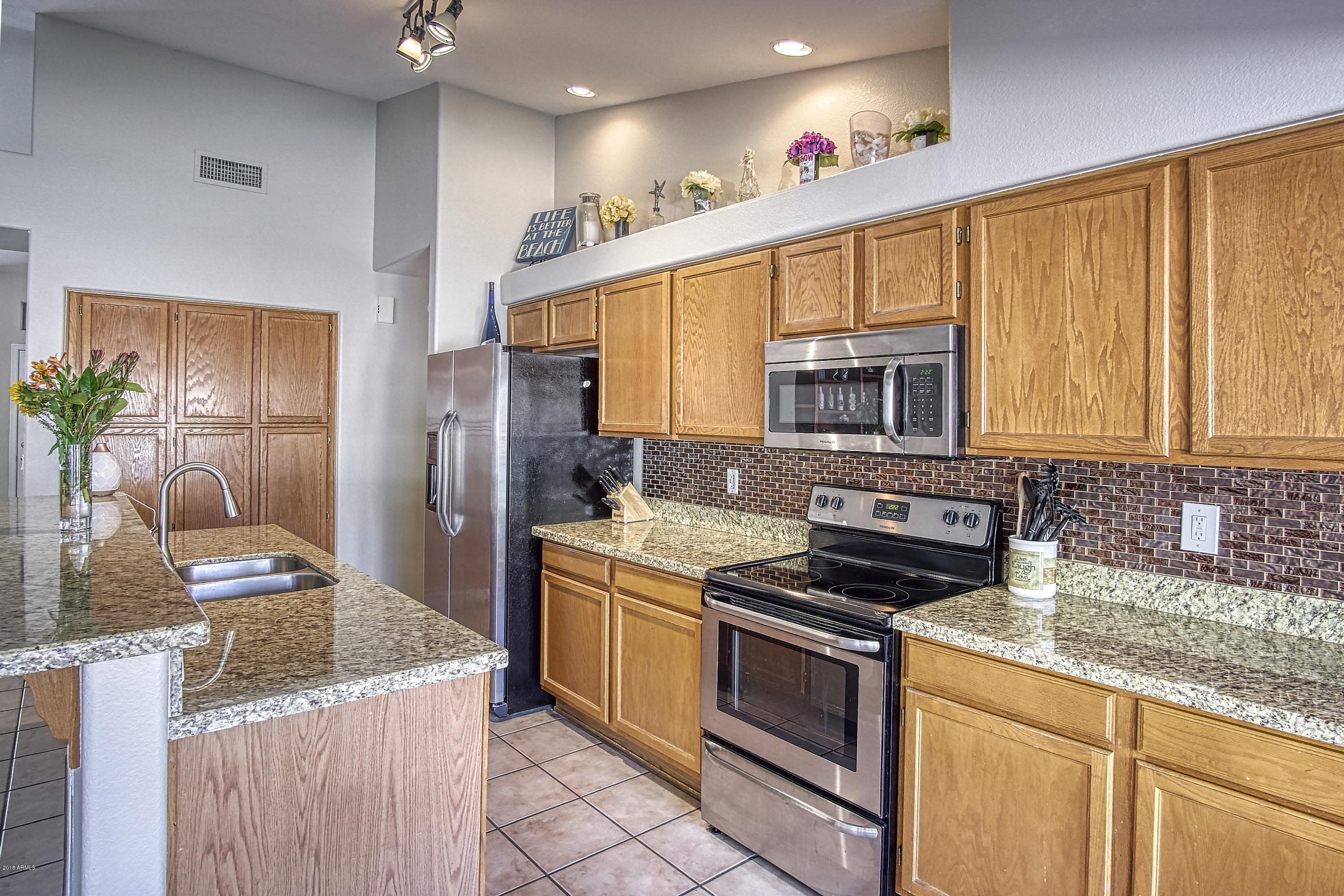 4242 East Danbury Road Phoenix, AZ 85032 - Photo 19 of 39 Kitchen