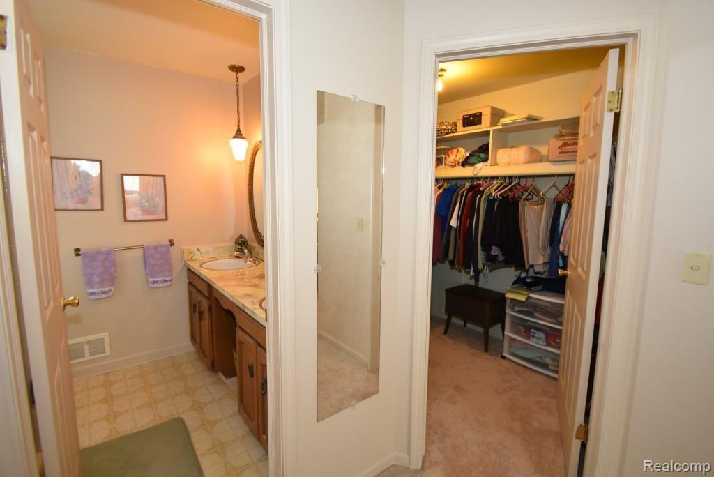 2284 West Avon Road Rochester Hills, MI 48309 - Photo 42 of 53