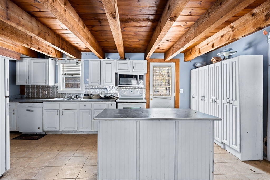 44 Squannacook Road Shirley, MA 01464 - Photo 4 of 41